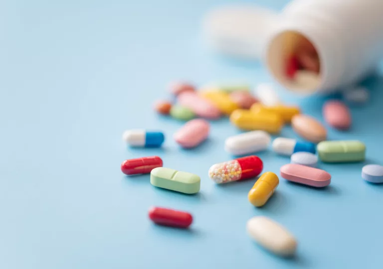 Actualités pharmaceutiques : Réévaluation du métamizole et risques liés aux thérapies CAR-T