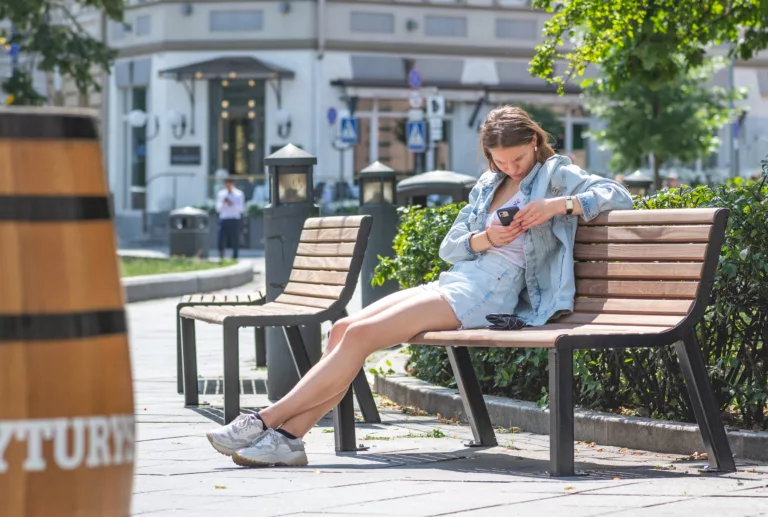 Alerte santé : Les autorités belges mettent en garde contre une dangereuse tendance anti-crème solaire sur TikTok